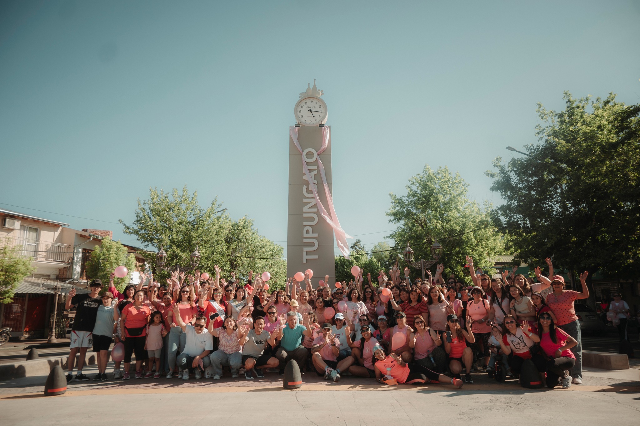 La Caminata Rosa de Tupungato motivó a más de 100 personas a recorrer la ciudad concientizando sobre el cáncer de mama