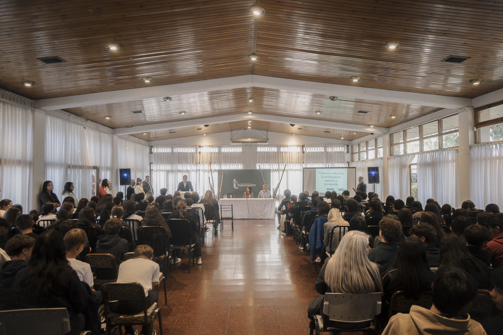 Más de 200 estudiantes tupungatinos asistieron al acto de inauguración de Charlas «Violencia virtual: aspectos y prevención»
