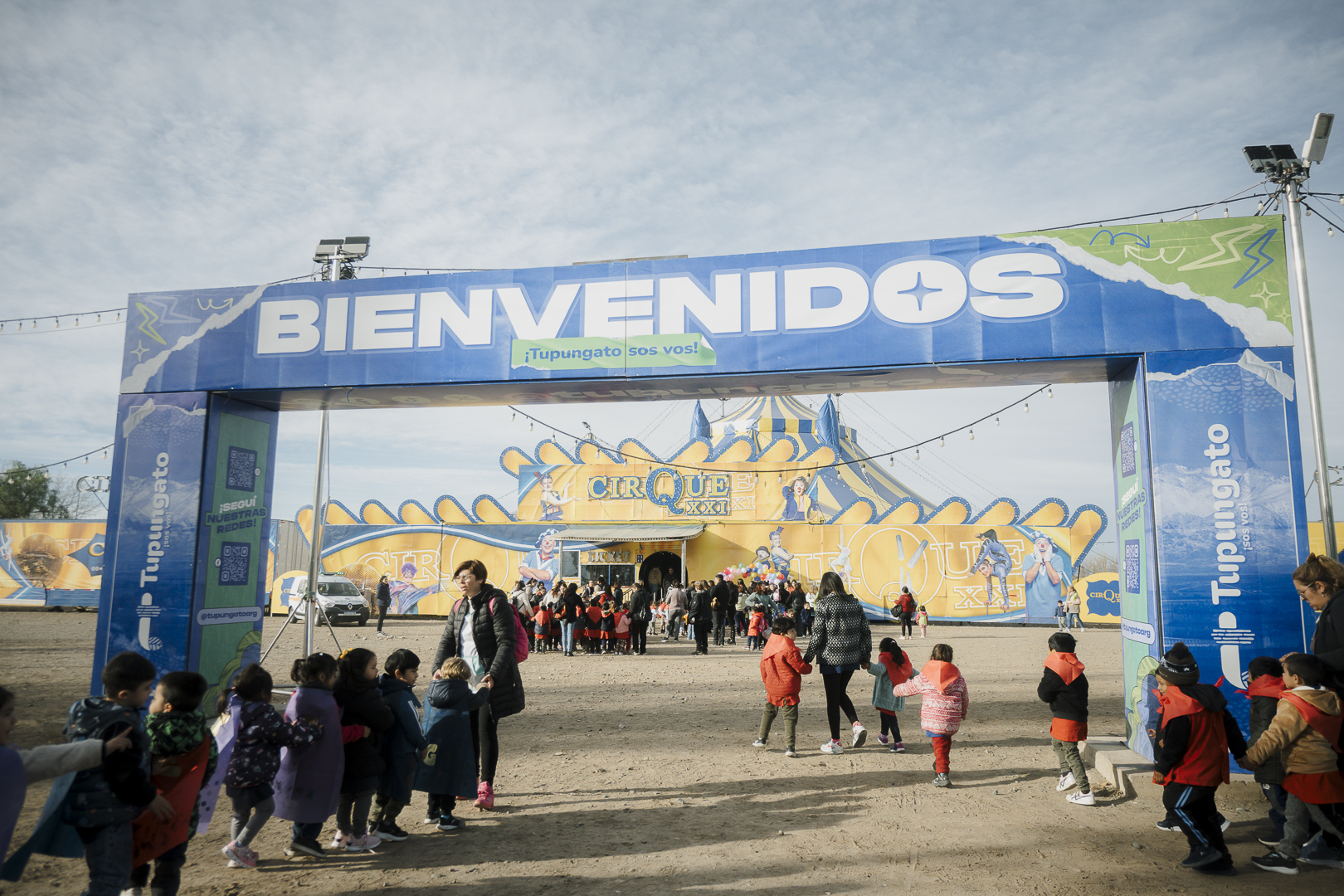 La Muni de Tupungato festejó el Día de los Jardines: 1200 niñas y niños disfrutaron funciones gratuitas de circo.