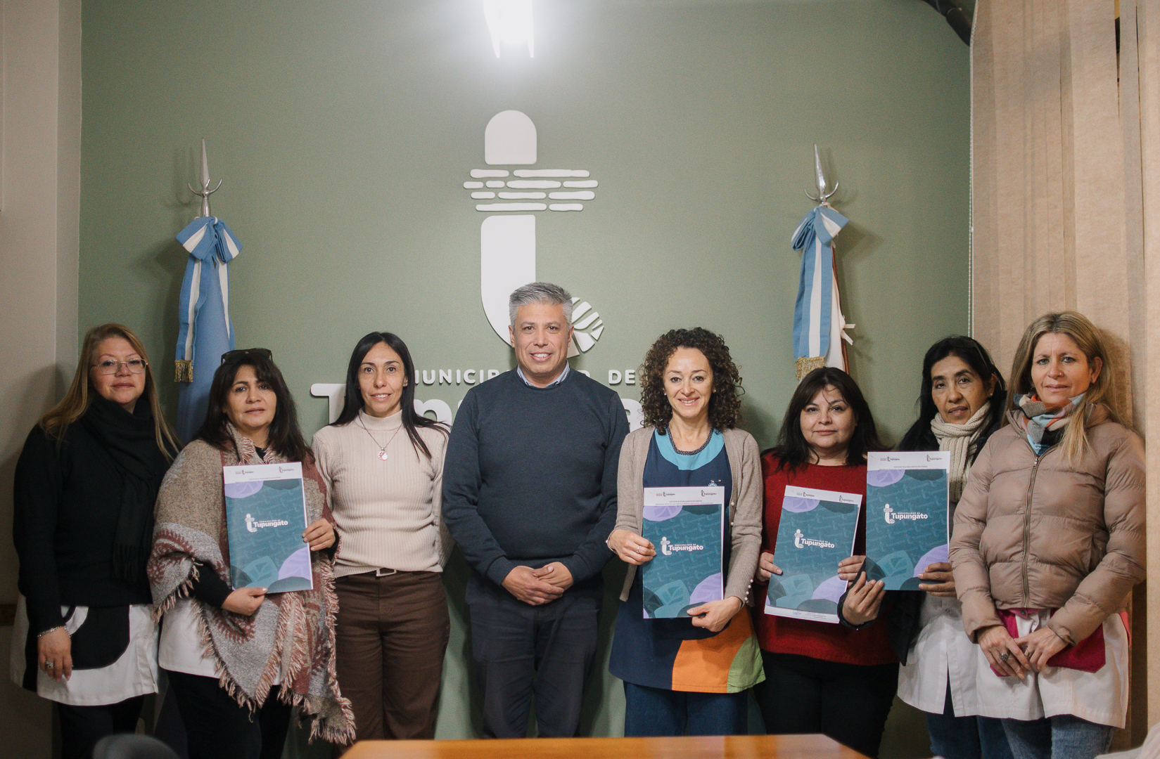 Todas las instituciones educativas con jurisdicción en Tupungato recibieron el fortalecimiento económico municipal «InvertiDasMente»