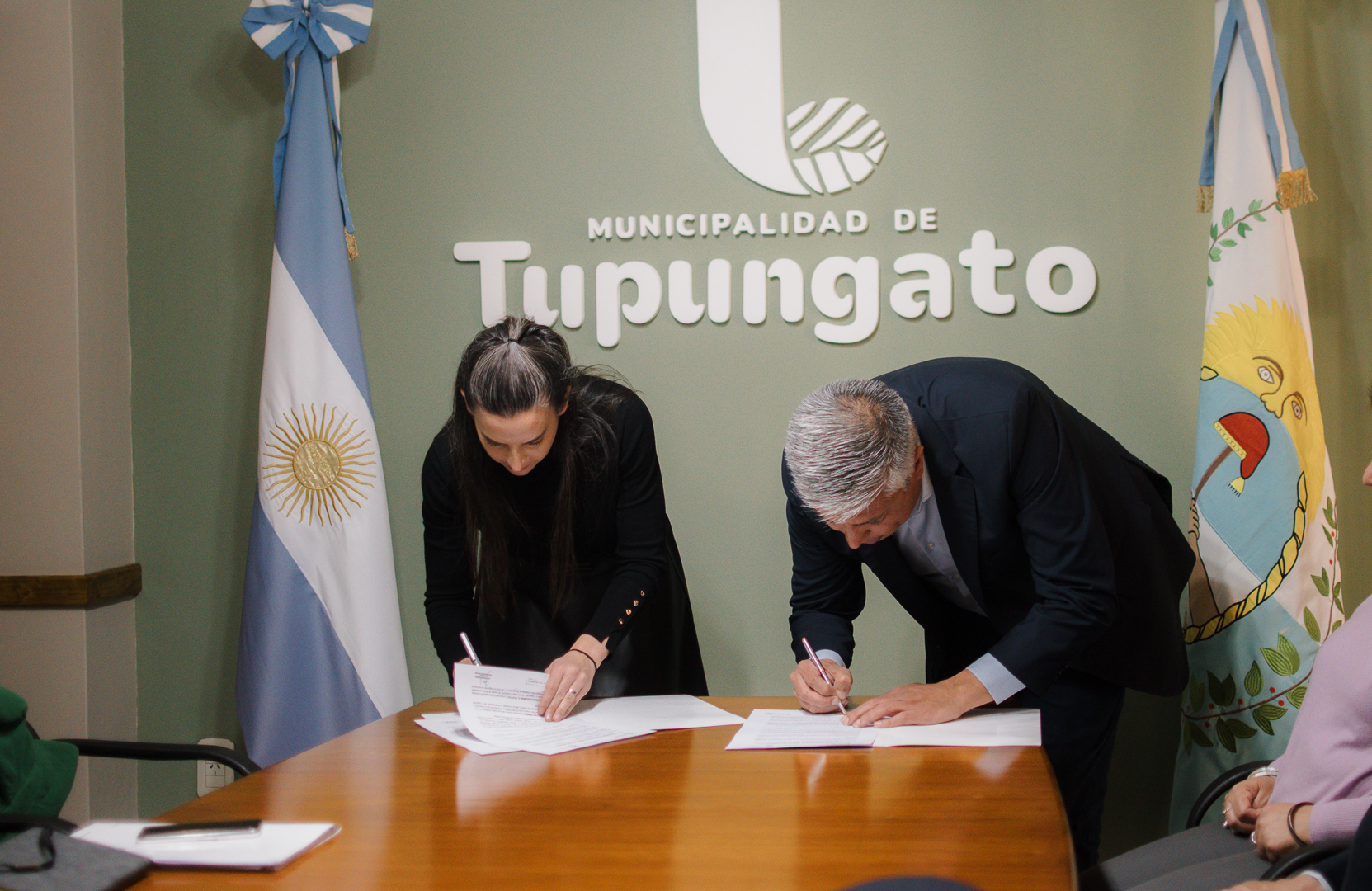 El Intendente Aguilera y la Ministra de Seguridad y Justicia de Mendoza firmaron un Convenio integral de cooperación y presentaron nuevos móviles para Tupungato