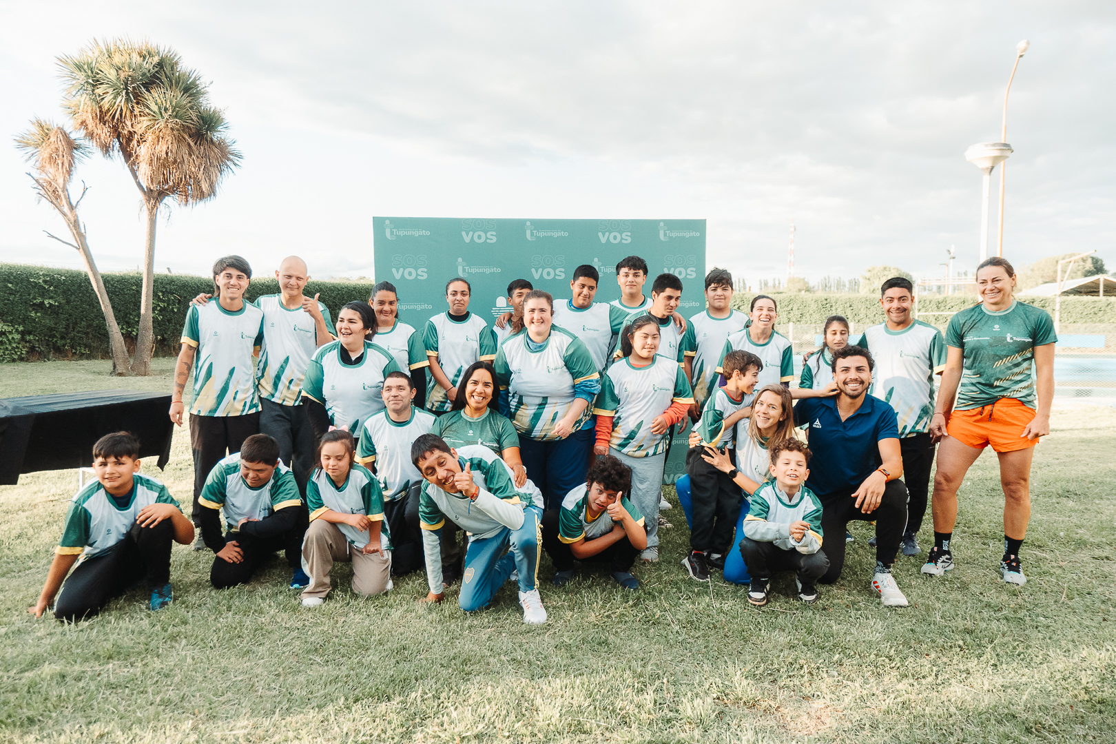 La Muni sigue alentando a sus deportistas y esta vez entregó 60 remeras a las disciplinas adaptadas