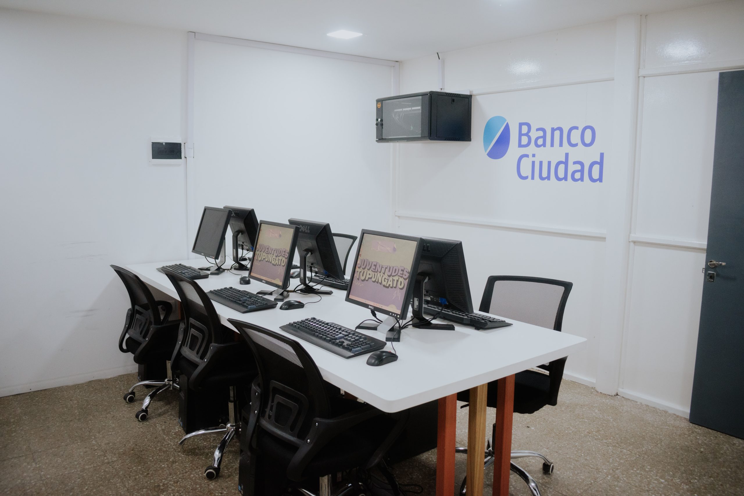 El Intendente Aguilera oficializó la puesta en funcionamiento de la Sala de Informática de Juventudes