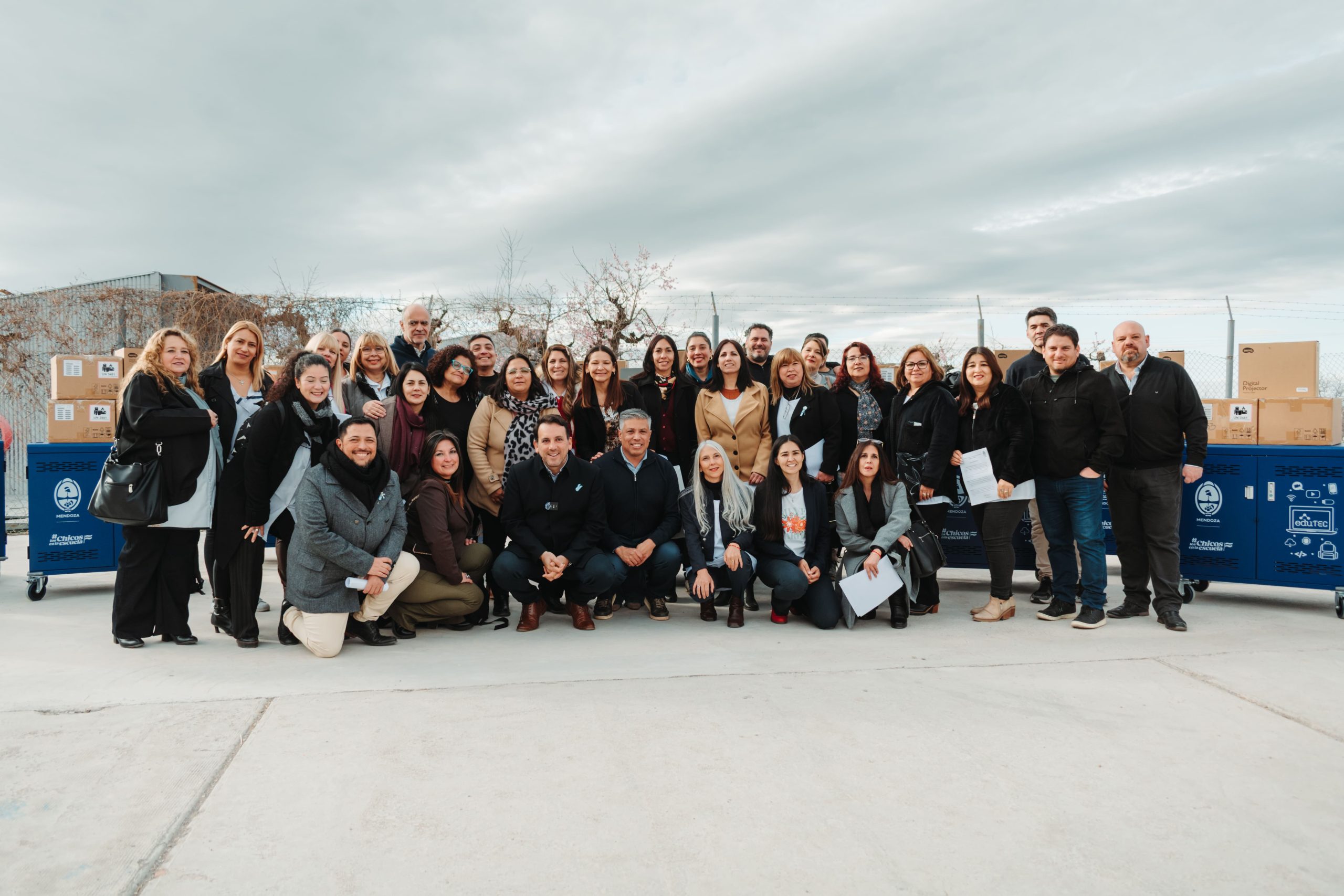 La DGE moderniza el sistema educativo mendocino: Tadeo García Salazar distribuyó material tecnológico y pedagógico para escuelas del Valle de Uco
